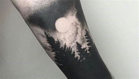 tatuajes de bosques con luna|Negros tatuajes de bosques con luna en 2 zonas del。